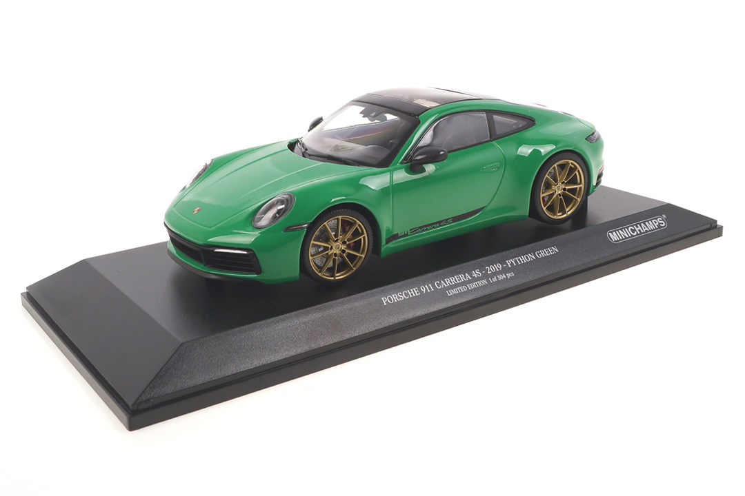 Porsche 911 (992) Carrera 4S Pythongrün Minichamps 1:18 155067325