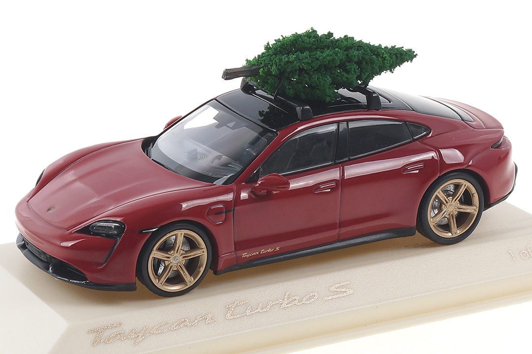 Porsche Taycan Turbo S Karminrot mit Tannenbaum Minichamps 1:43 WAP0200000MPLG