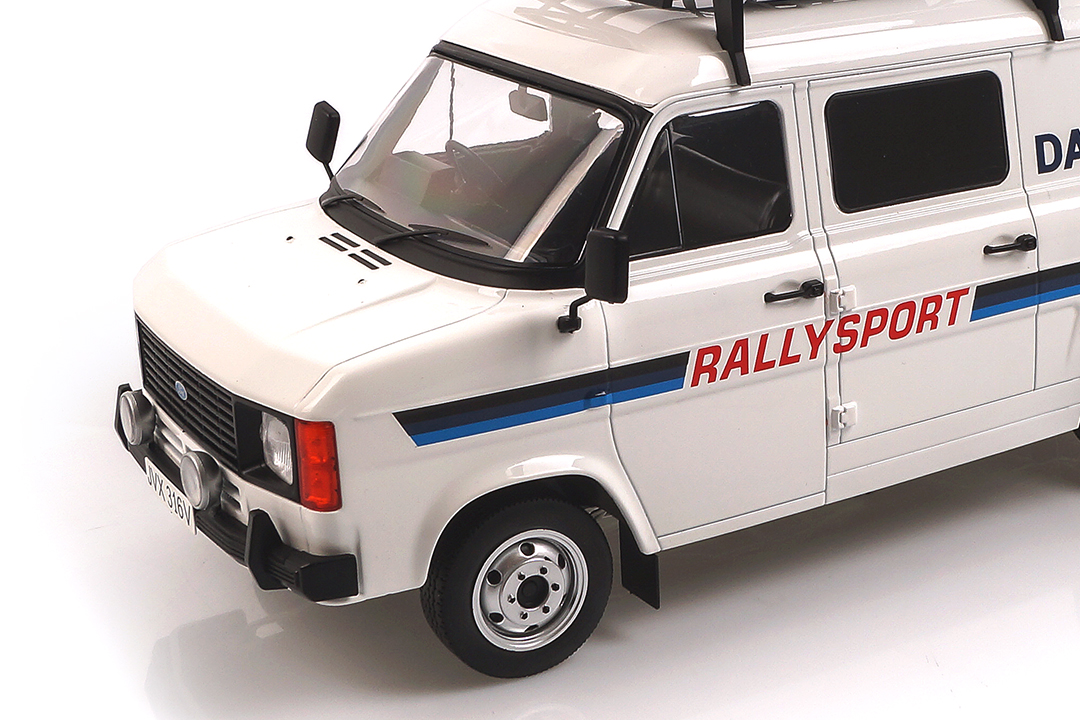 Ford Transit MKII David Jones Rally Assistance IXO 1:18 18RMC033XE