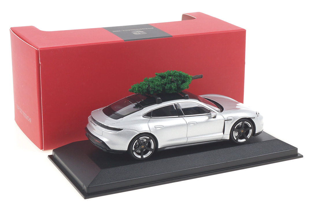 Porsche Taycan Turbo S Dolomitsilber mit Tannenbaum Minichamps 1:43 WAP0207800MCHR