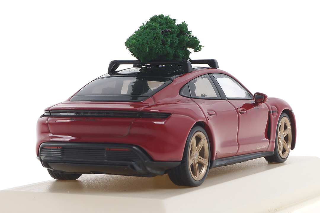 Porsche Taycan Turbo S Karminrot mit Tannenbaum Minichamps 1:43 WAP0200000MPLG