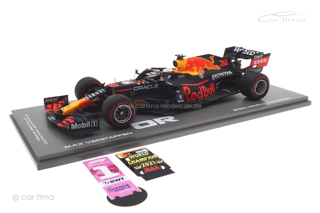 Red Bull Racing RB16B Winner GP Abu Dhabi 2021 Max Verstappen/pit board/No.1 board/displaycase Spark