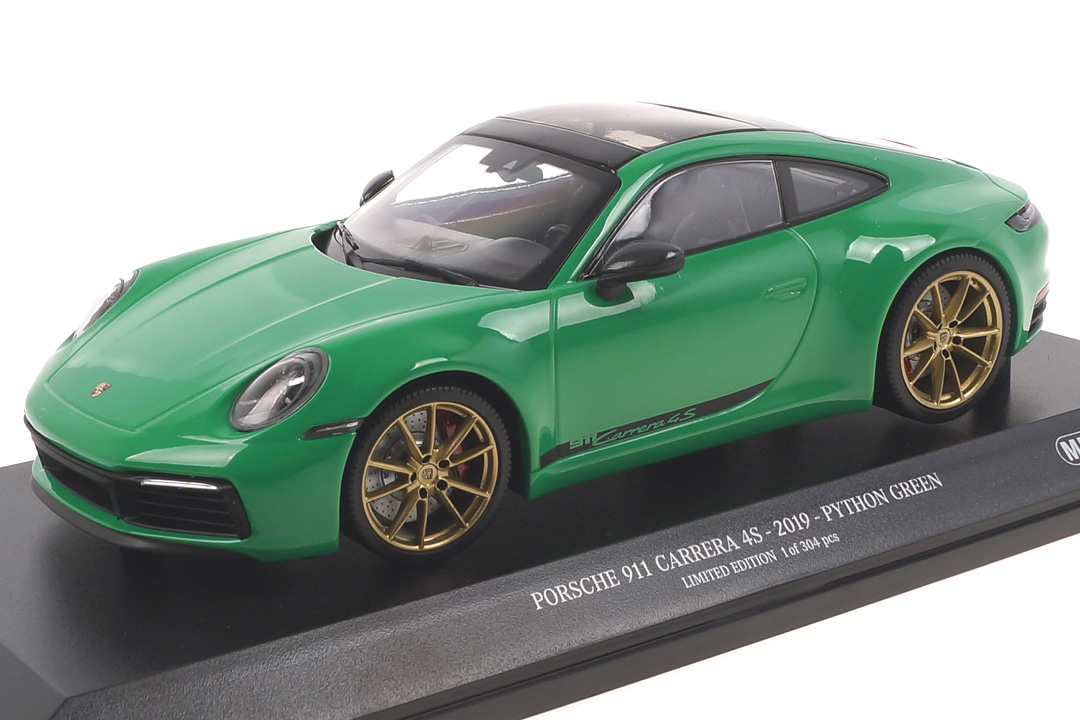 Porsche 911 (992) Carrera 4S Pythongrün Minichamps 1:18 155067325