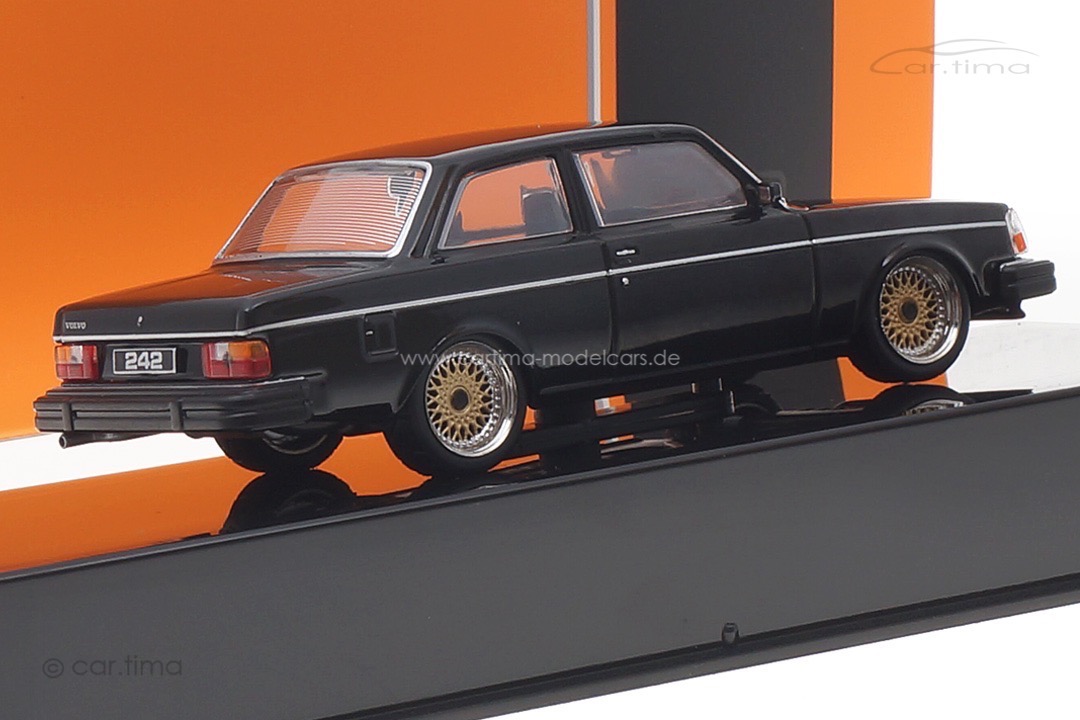 Volvo 242 Custom 1980 schwarz IXO 1:43 MOC311