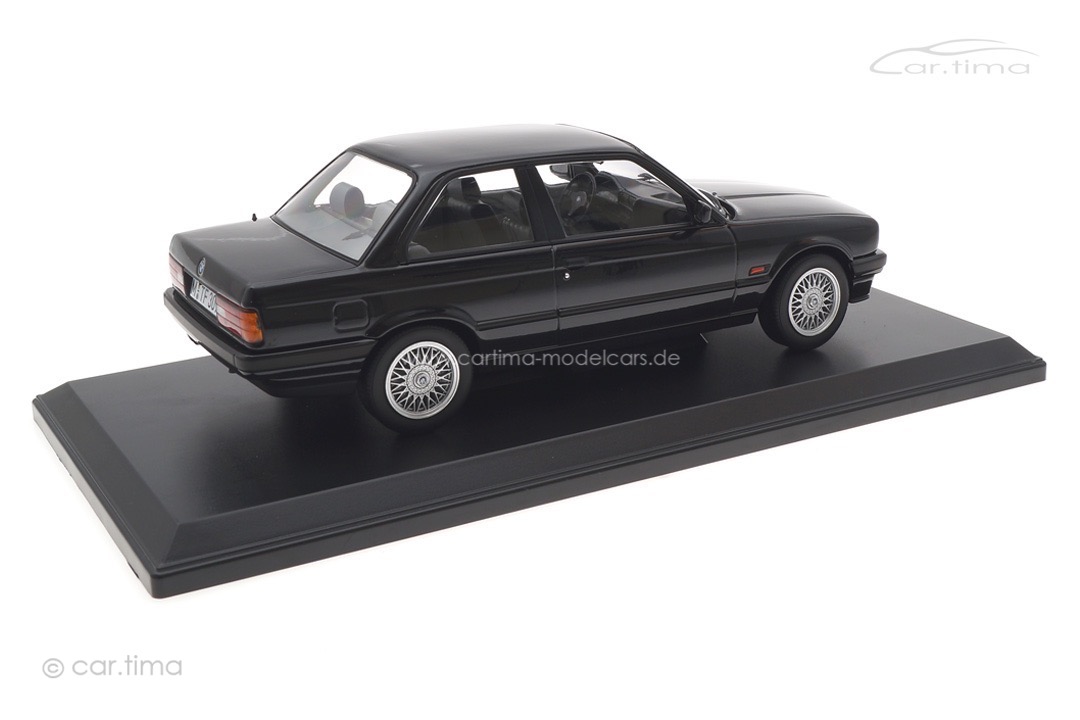 BMW 325i 1988 schwarz met. Norev 1:18 183203