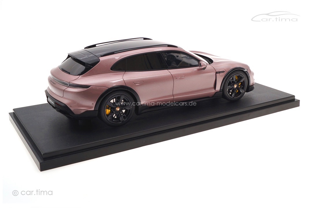 Porsche Taycan Turbo S Cross Turismo 2022 Frozen Berry met. GT Spirit 1:18 GT440