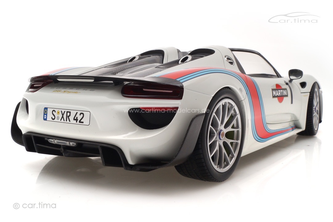 "Porsche 918 Spyder Weissach Package ""Martini"" Minichamps 1:18 110062440"