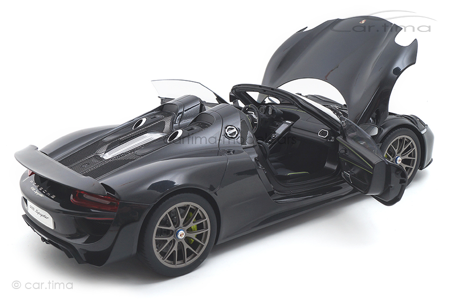 Porsche 918 Spyder Weissach Package schwarz AutoArt 1:12 12121